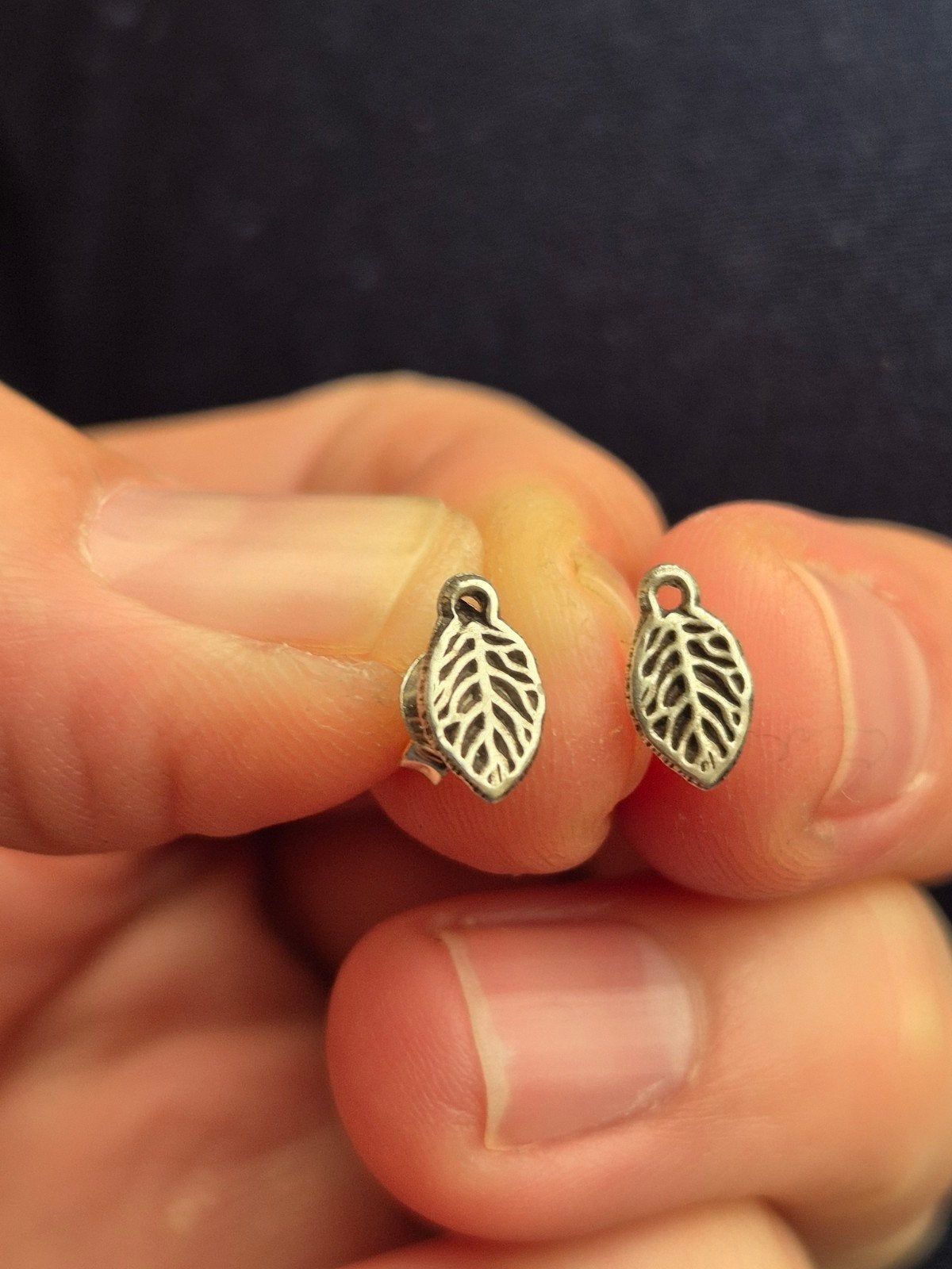 Boucles d'oreilles mini feuilles vintage en argent poinçonné, Bijoux, Sacs & Beauté, Boucles d'oreilles, Enlèvement ou Envoi