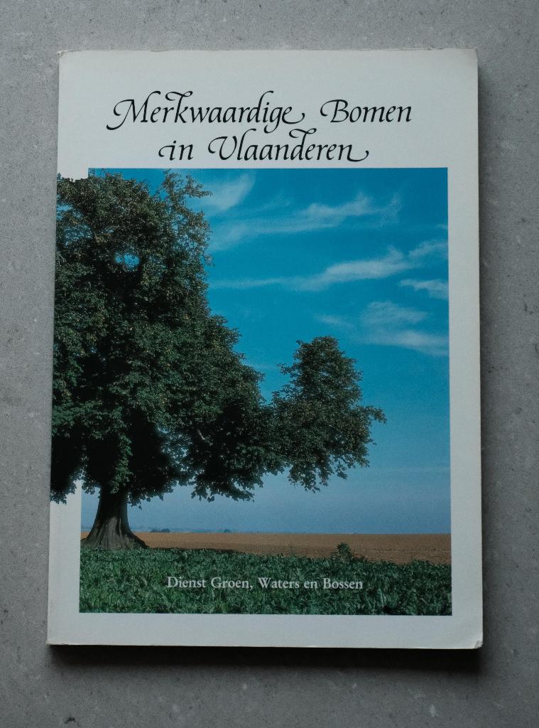 Merkwaardige bomen in Vlaanderen, Bloemen, Planten en Bomen, Vlaams ministerie; dienst groen, waters en bossen, Ophalen, Gelezen