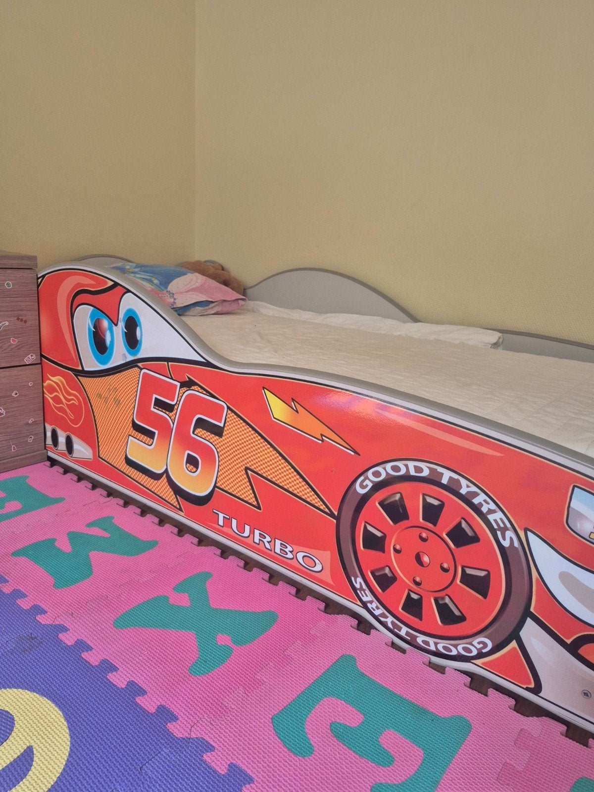 Cars bed, Kinderen en Baby's, Ophalen, Gebruikt, Lattenbodem