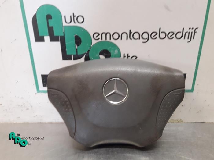Plaque de protection divers d'un Mercedes Sprinter (Sprinter, Autos : Pièces & Accessoires, Autres pièces automobiles, Mercedes-Benz