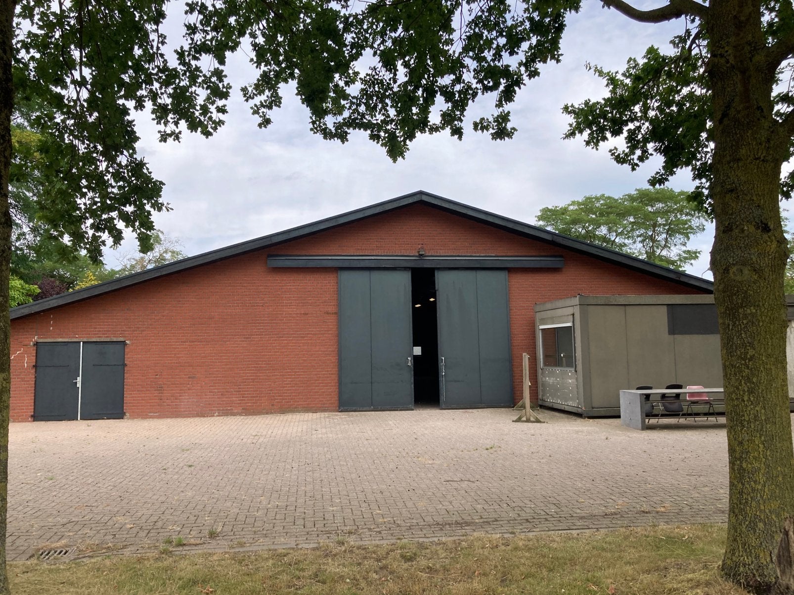 Gehele hal 30x25 meter, Dieren en Toebehoren