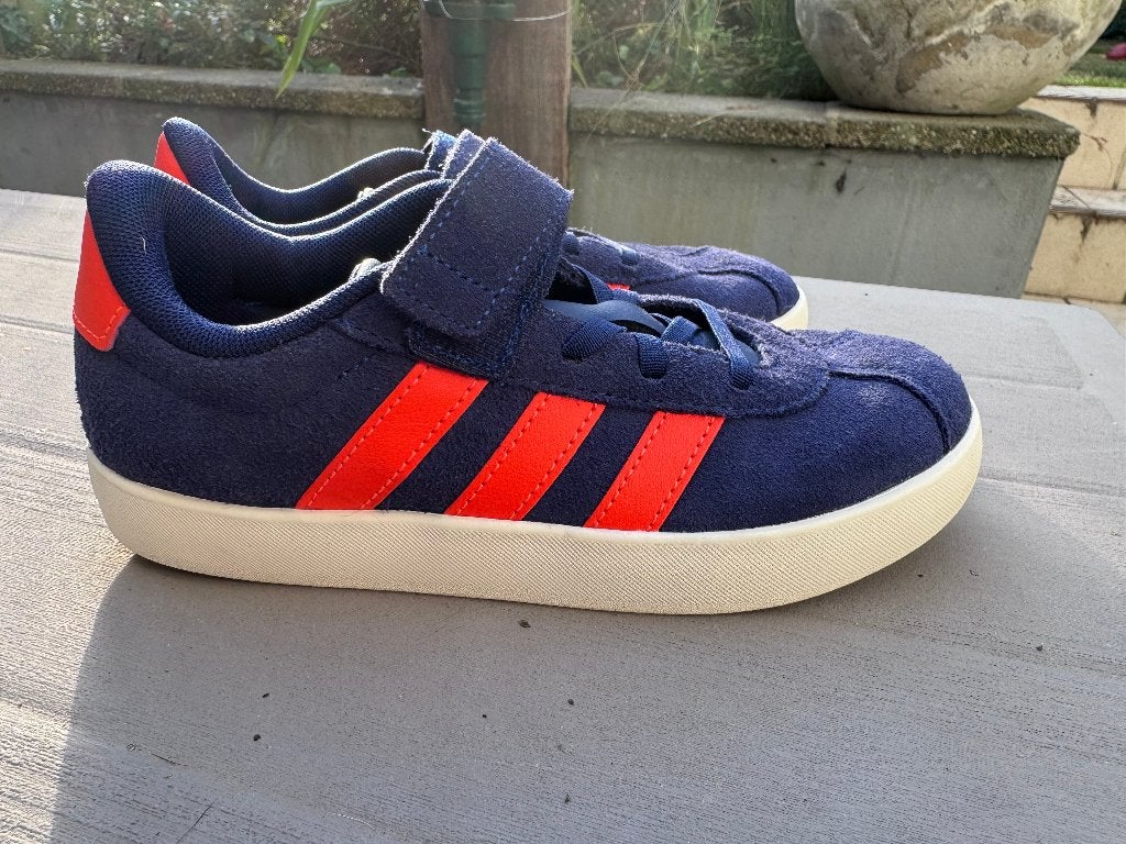 Chaussures Adidas enfant pointure 33, Adidas, Garçon ou Fille, Comme neuf, Enlèvement