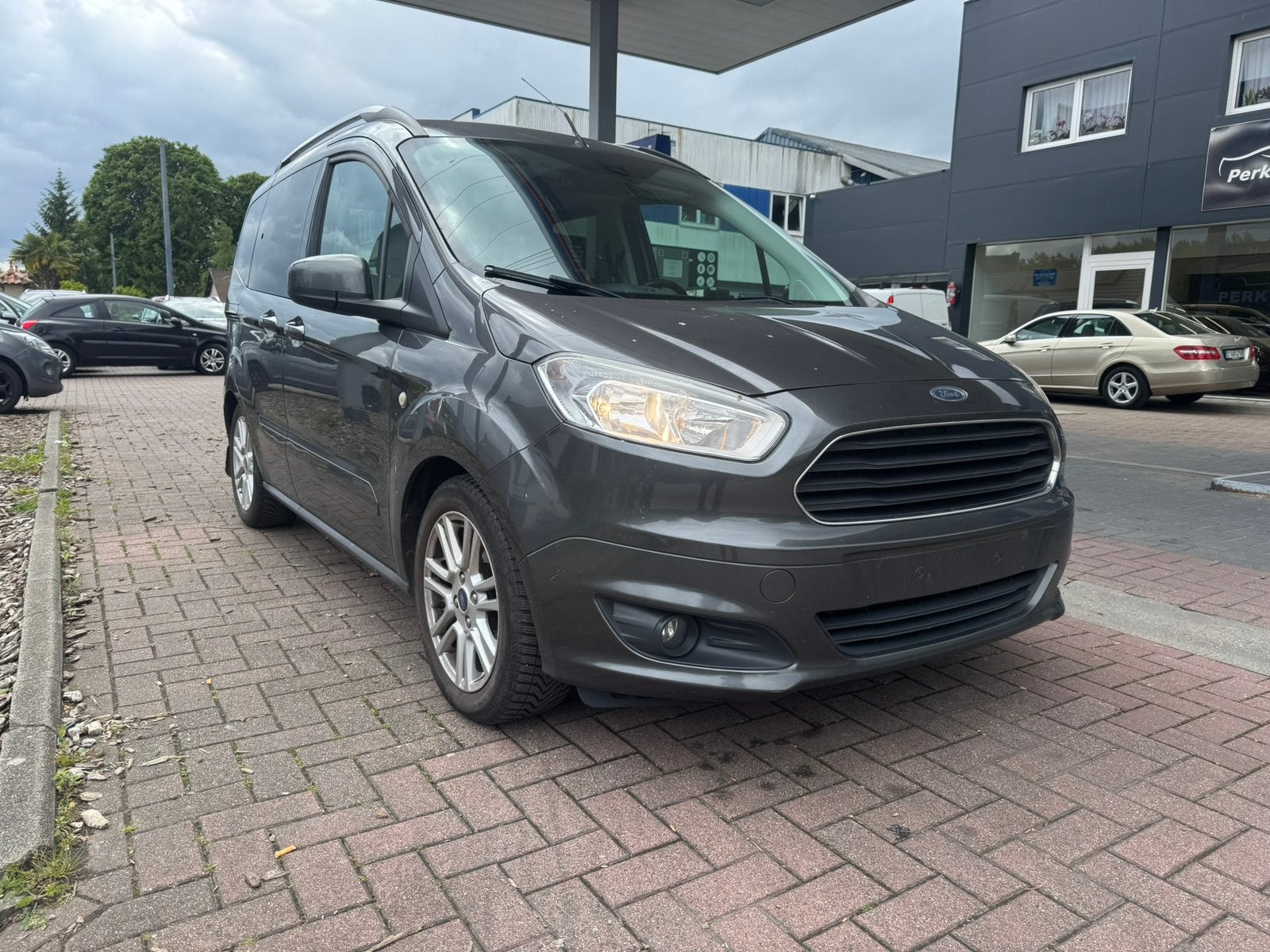 Ford TourneoCourier 1.0 - BENZINE - AIRCO - 116.000km - 2017, Auto's, Stof, Bedrijf, 5 zetels, 5 deurs
