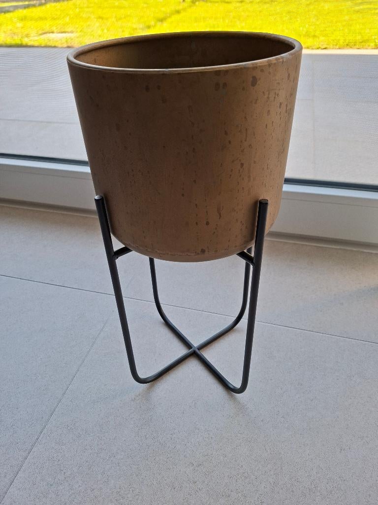 Plantenstaander - goudkleurige pot / zwarte standaard, Ophalen, Gebruikt