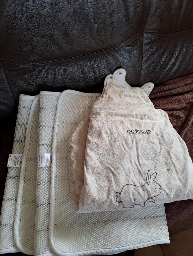 2 aerosleep matrasbeschermers + 1 slaapzak gratis (6-36m), Jongetje of Meisje, Wit, Overige typen, Ophalen of Verzenden