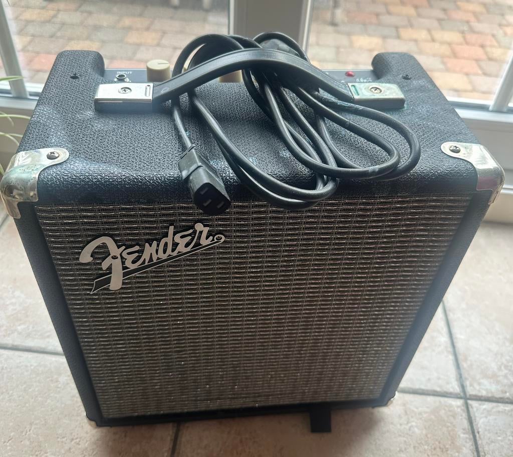 Fender Rumble 15 versterker, Muziek en Instrumenten, Versterkers | Bas en Gitaar, Zo goed als nieuw, Ophalen