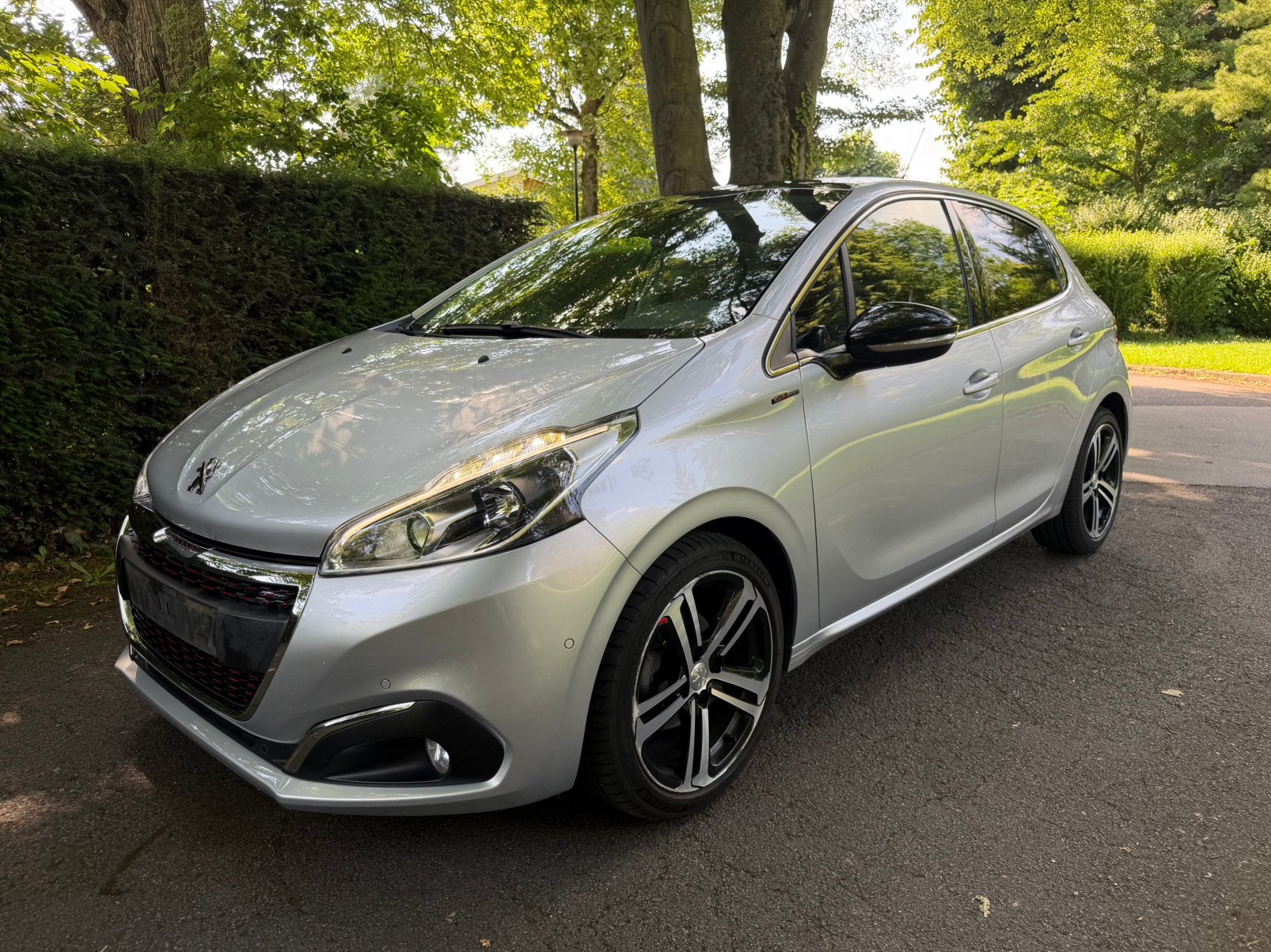 Peugeot 208 gt line 1.2 essence 2017 80 000 kms, Autos, Achat, Toit panoramique, Particulier, Essence