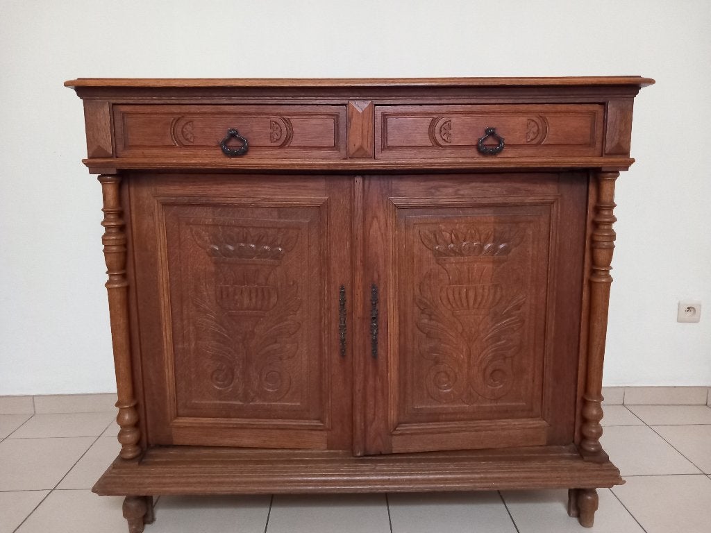 Très beau buffet avec décors floraux sculptés, Maison & Meubles, Armoires | Buffets, Avec tablette(s), 100 à 150 cm, Enlèvement