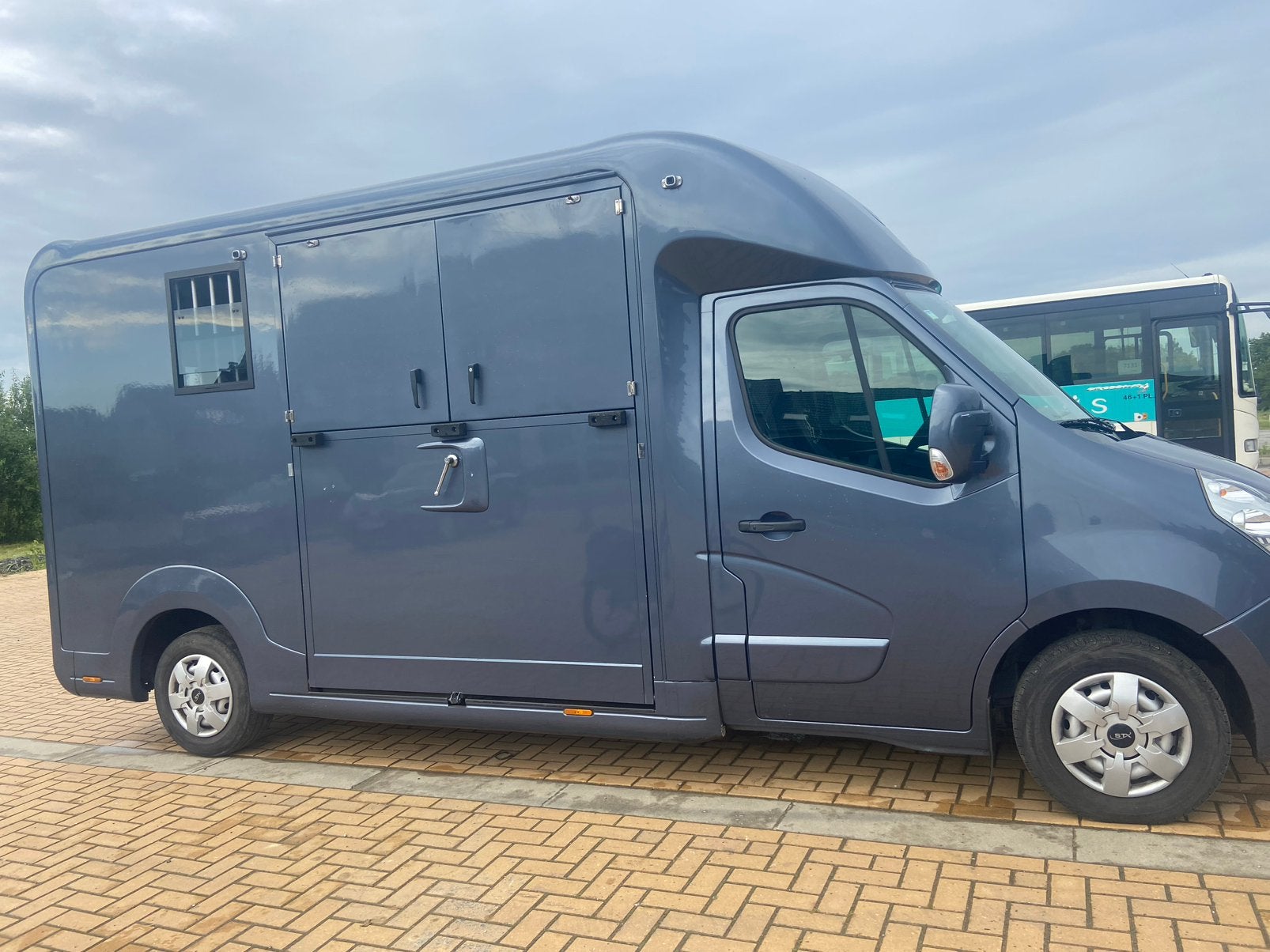 Location van 1,5 cheval et camion 2 chevauc permis B, Enlèvement, Comme neuf, Polyester, Remorque 1½ cheval