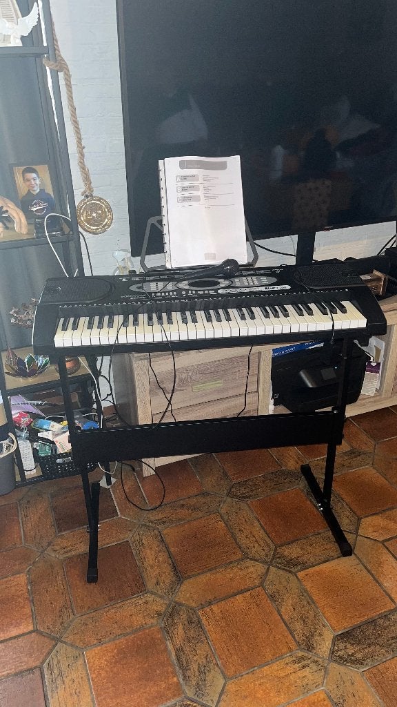 Keyboard, Muziek en Instrumenten, 61 toetsen, Zo goed als nieuw, Met standaard, Ophalen