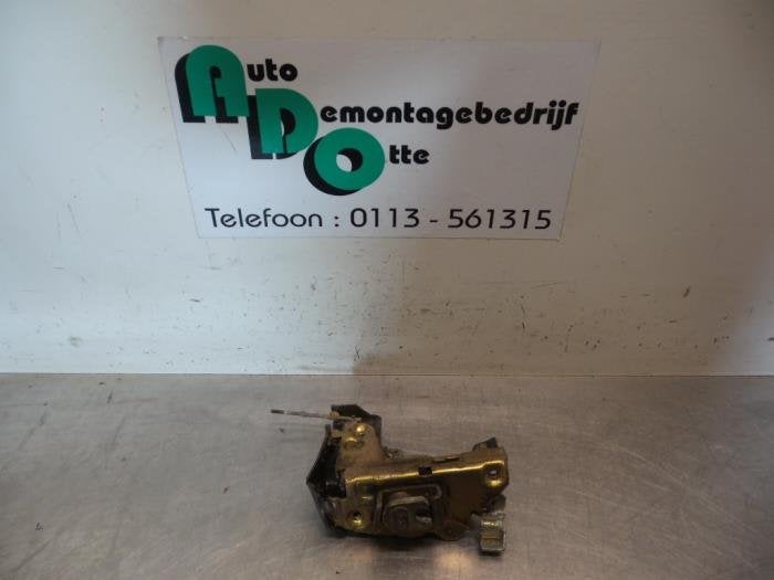 Serrure portière mécanique 2portes gauche d'un Volkswagen, Volkswagen, -, 3 mois de garantie, Utilisé