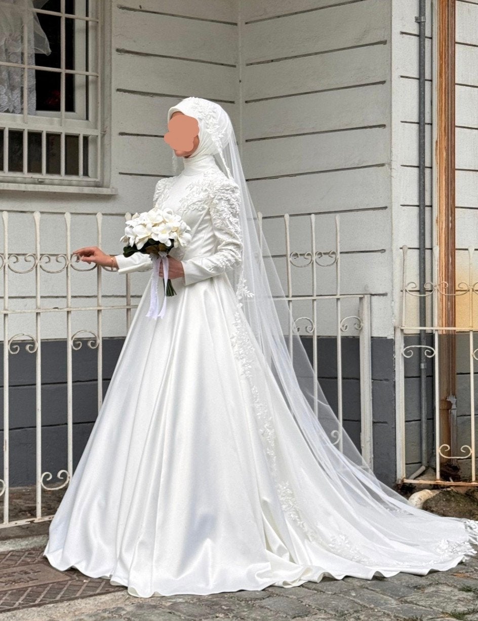 Exclusief Ontwerp - Satijnen Hijab Trouwjurk, Vêtements | Femmes, Enlèvement, Comme neuf, Blanc, Robe de mariée