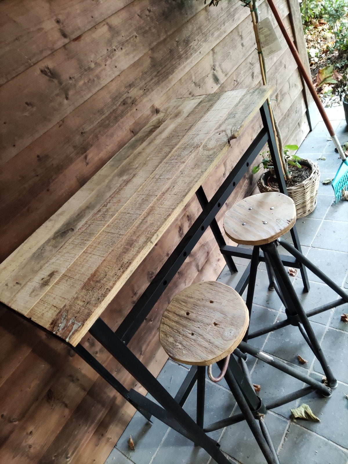 Industriële bartafel met 2 barkrukken – Zelfgemaakt, Ophalen