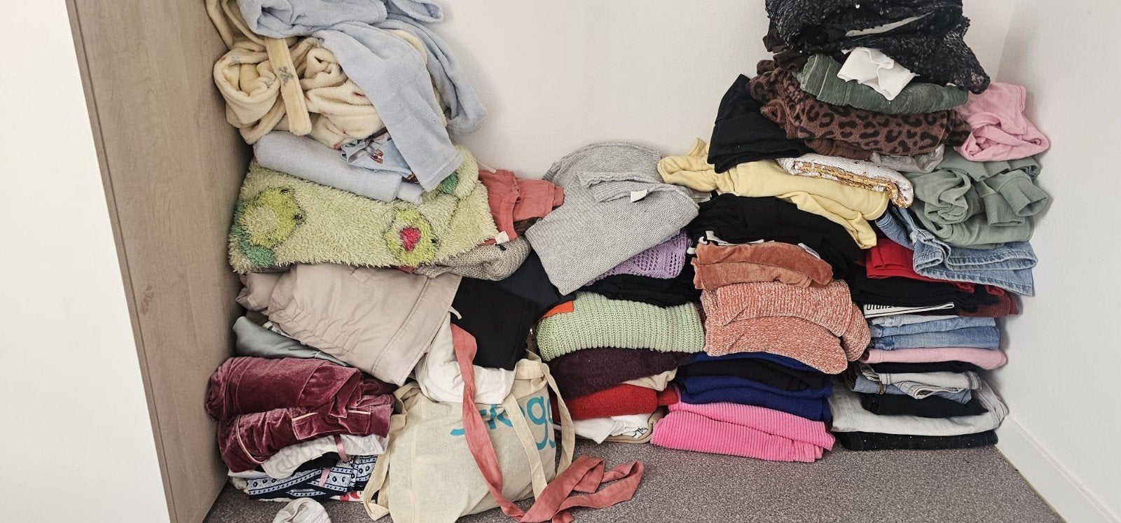 Grote partij dameskleding (Jeans, jassen, knitwear,en sets), Kleding | Dames, Ophalen