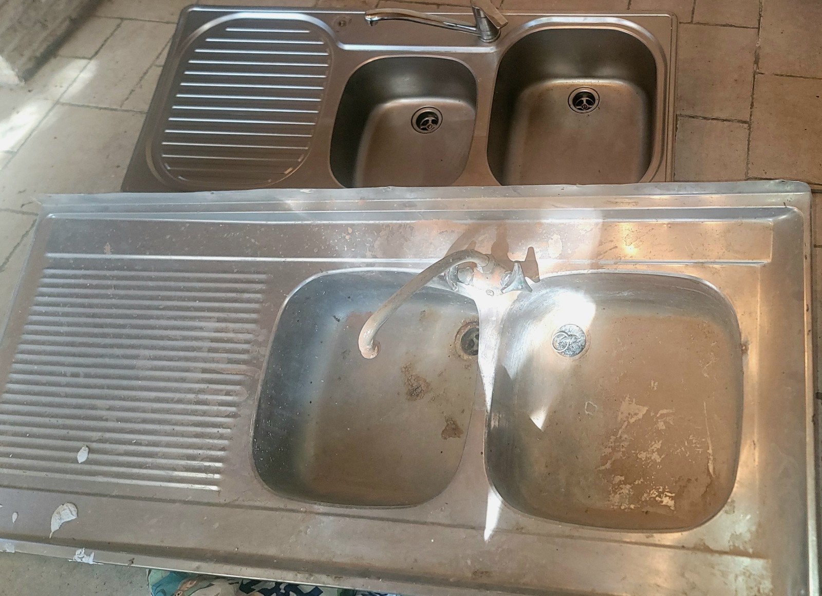 Te koop: dubbele RVS spoelbak met kraan. Werkt goed., Huis en Inrichting, Verzenden