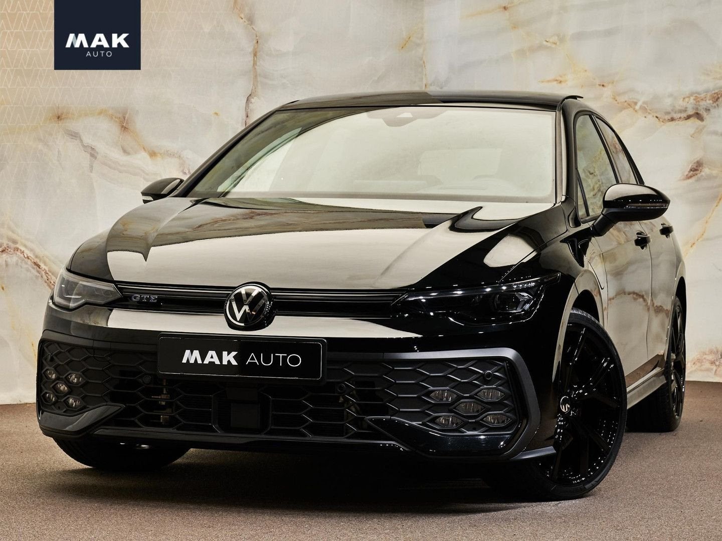 Volkswagen Golf 1.5 eHybrid GTE , pano, 19", Leder Vienna, t, Automaat, Zwart, Bedrijf, Berline