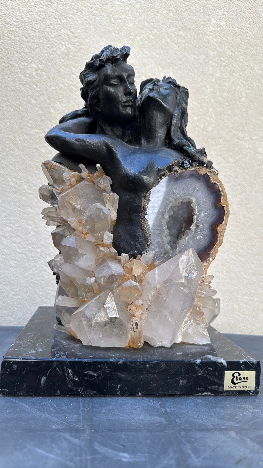 Ebano Internacional Bronzen Sculptuur, Ophalen