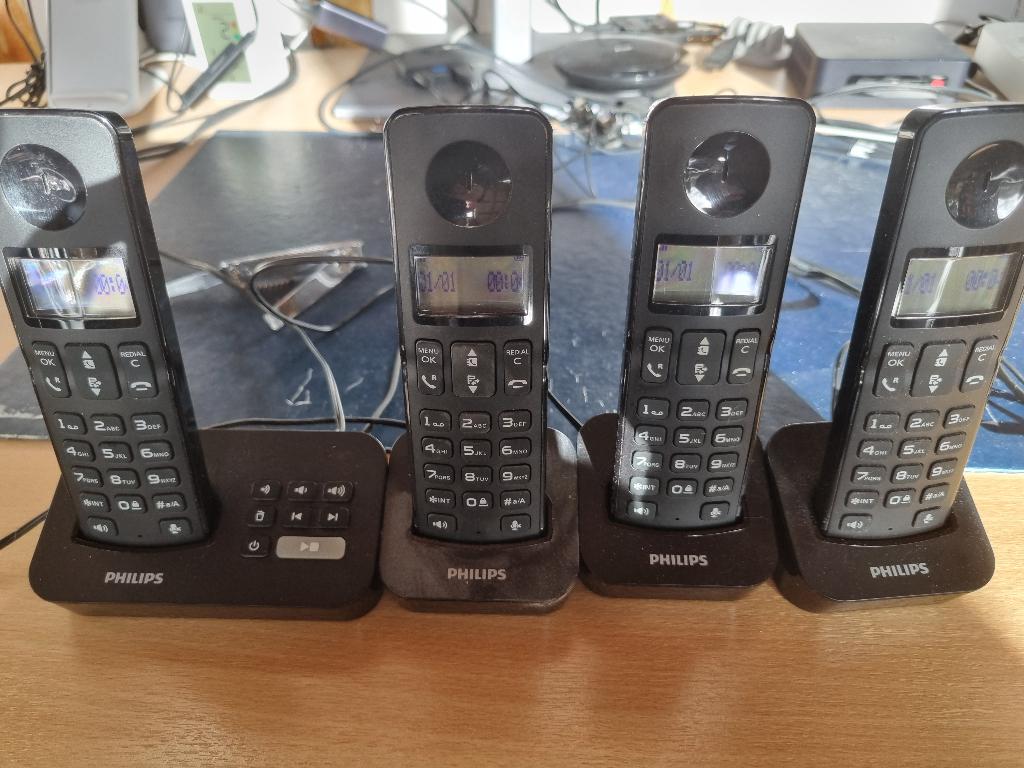 philips dect d205, Telecommunicatie, Ophalen of Verzenden, Gebruikt, 4 handsets of meer
