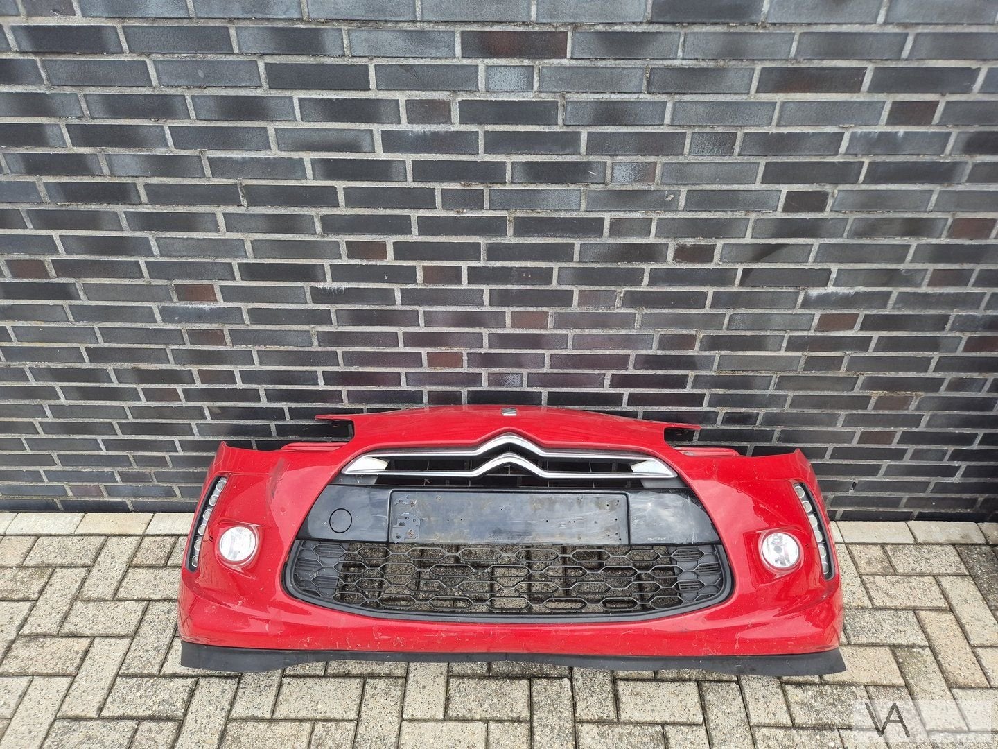 Voorbumper met LED strips van Citroen DS3 2009 - 2015 rood, Gebruikt, Voor, -, Ophalen of Verzenden