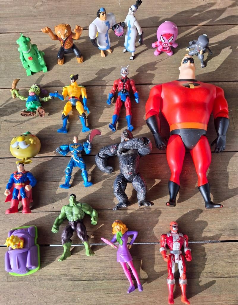 Figurines articulées diverses, Enlèvement ou Envoi