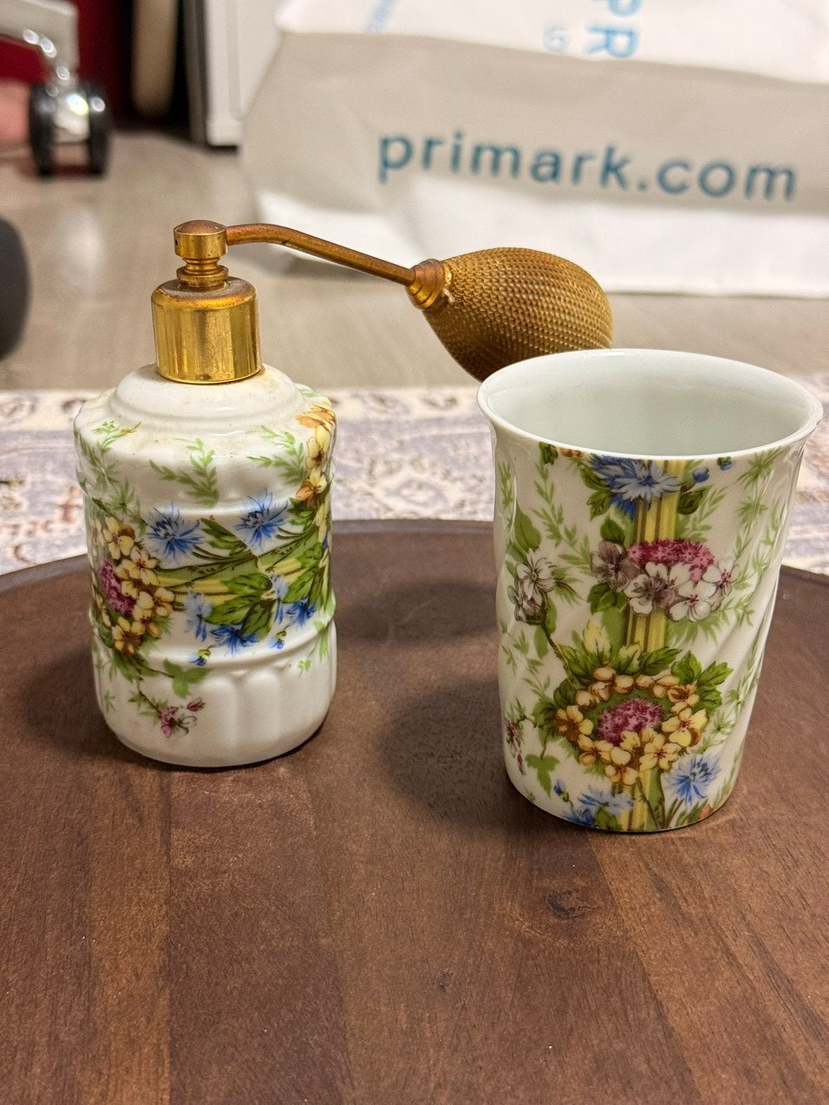 Les Bains Décorés,Porcelaine de Paris,Vaporisateur + gobelet, Enlèvement ou Envoi, Comme neuf, Métal, Vintage