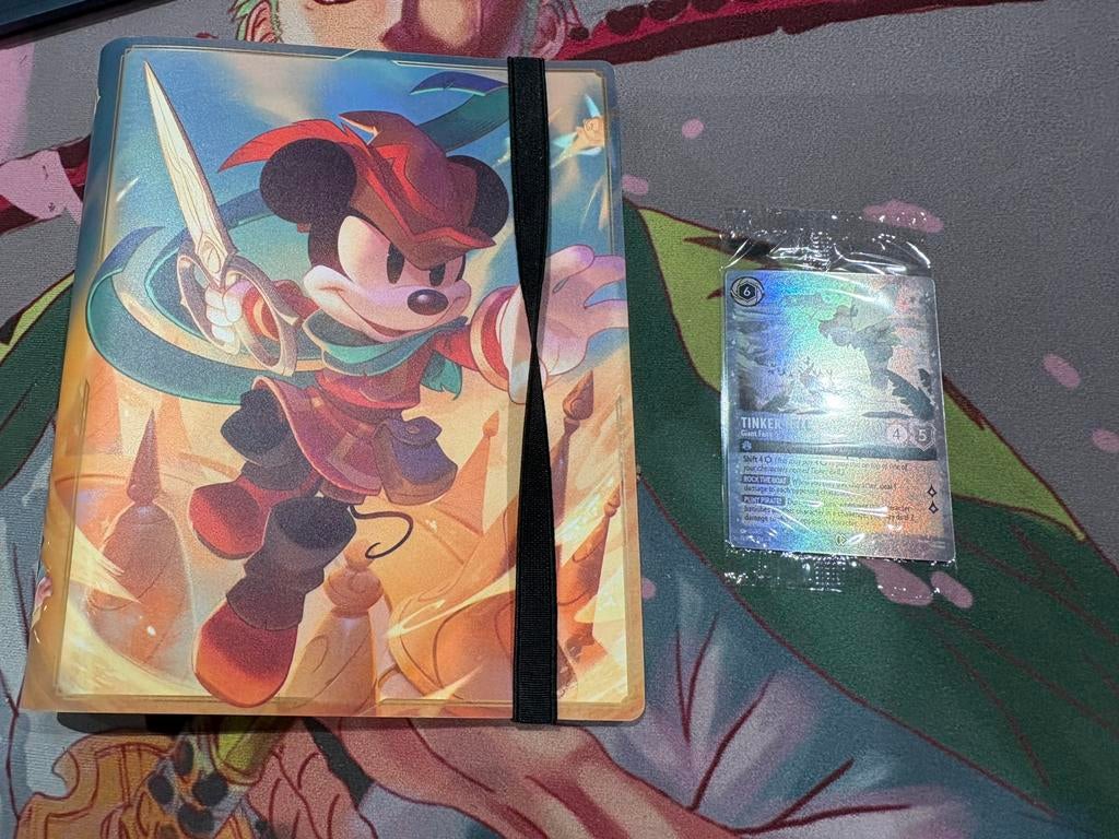 Disney Lorcana Tinker Bell Giant Fairy Foil Card + binder, Hobby en Vrije tijd, Ophalen of Verzenden, Zo goed als nieuw, Foil