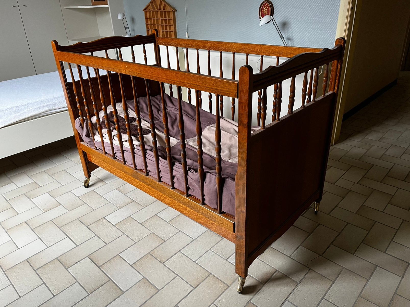 Houten babybed met toebehoren, Ophalen, Gebruikt