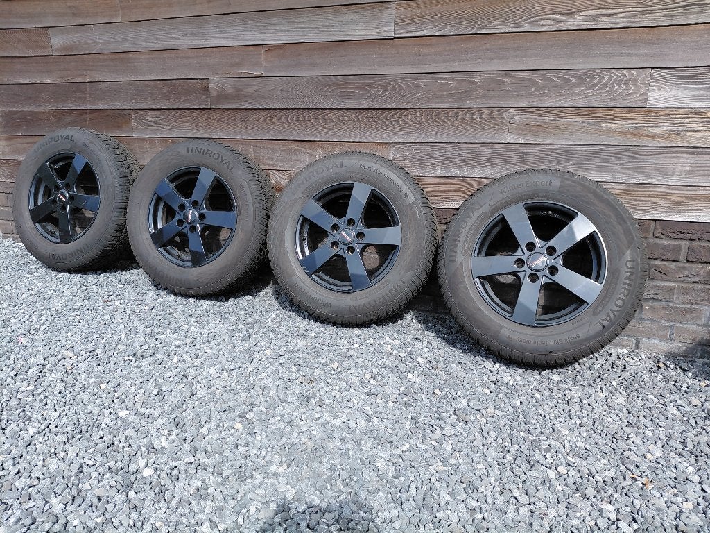 Jantes et pneus hiver 215/70R16, Autos : Pièces & Accessoires, 16 pouces, Véhicule de tourisme, Pneu(s), Enlèvement