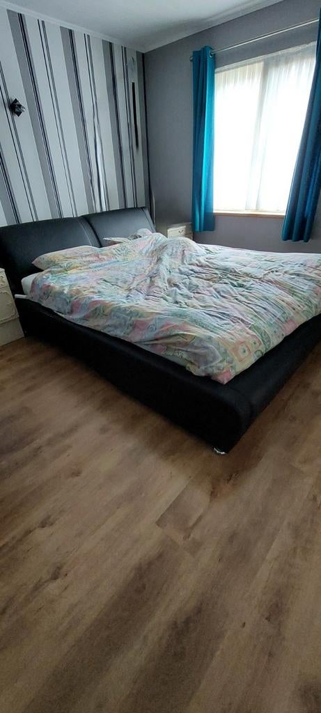 Bed 1m80 x 2m en twee aparte lattenbodems, Ophalen
