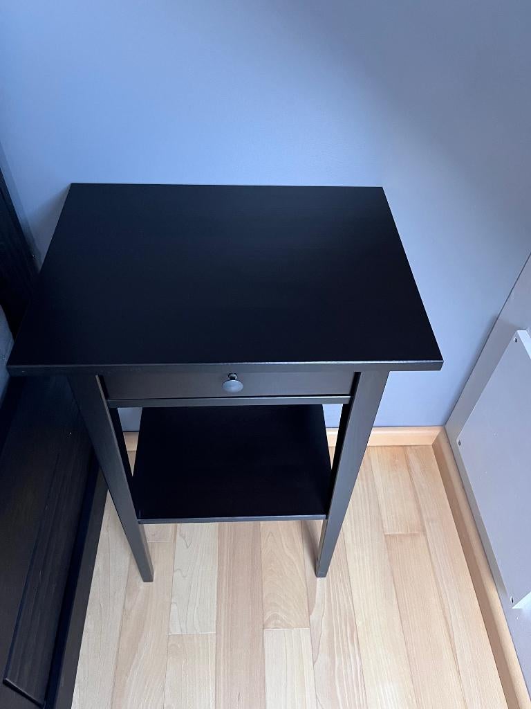 Deux x Table de chevet, brun noir, 46x35 cm - HEMNES - IKEA, Maison & Meubles, 45 à 65 cm, Enlèvement, Utilisé, 55 à 70 cm