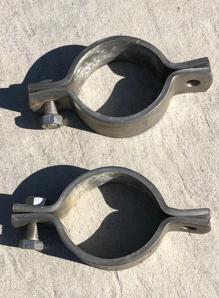 Pijpbeugels (4 helften, bevestiging van buizen in industrie), Doe-het-zelf en Bouw, Metalen, Ophalen, Zo goed als nieuw, IJzer