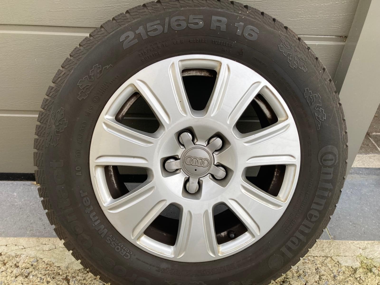Pneus d'hiver sur jante Audi d'origine, Autos : Pièces & Accessoires, 16 pouces, Pneu(s), Enlèvement, Pneus hiver