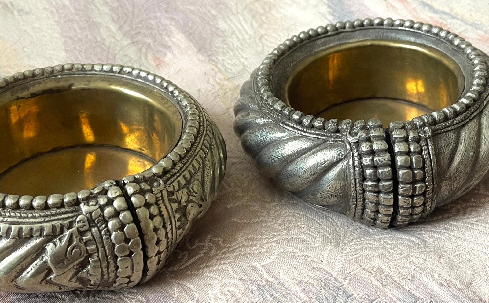 2 zeer decoratieve zakken, Handtassen en Accessoires, Overige Accessoires, Ophalen, Zo goed als nieuw
