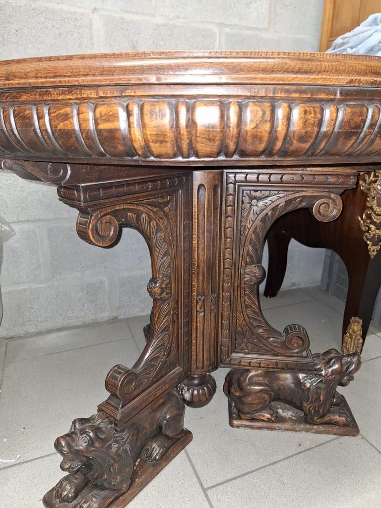 Très belle table privée ronde ancienne avec pieds de lion., Enlèvement