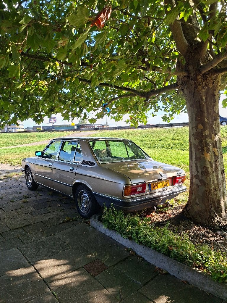 Bmw 525 oldtimer 1980, foto 2