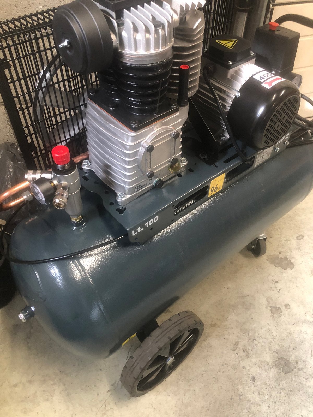 Compressor mobiel 380 V luchttank 100L bouwjaar 2025, Ophalen, Mobiel