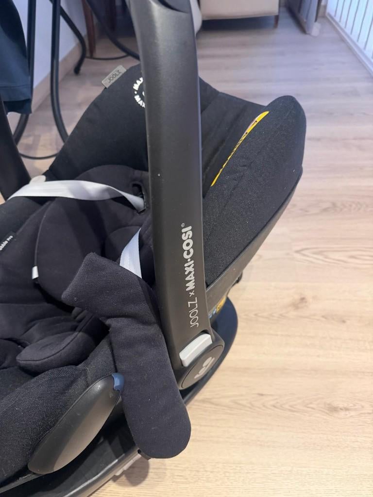 Maxi-Cosi + Isofix Base – Compleet pakket, Kinderen en Baby's, Autostoeltjes, Zo goed als nieuw, Maxi-Cosi, 0 t/m 18 kg, Autogordel of Isofix