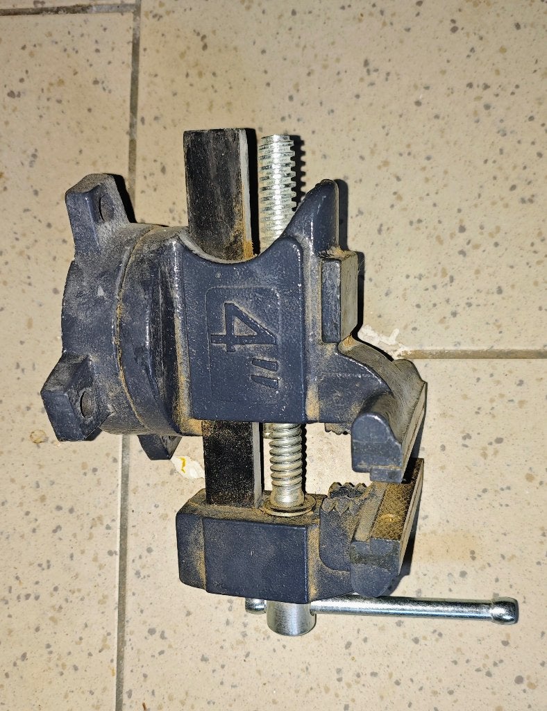 Étau, Bricolage & Construction, Enlèvement, Comme neuf, Étau