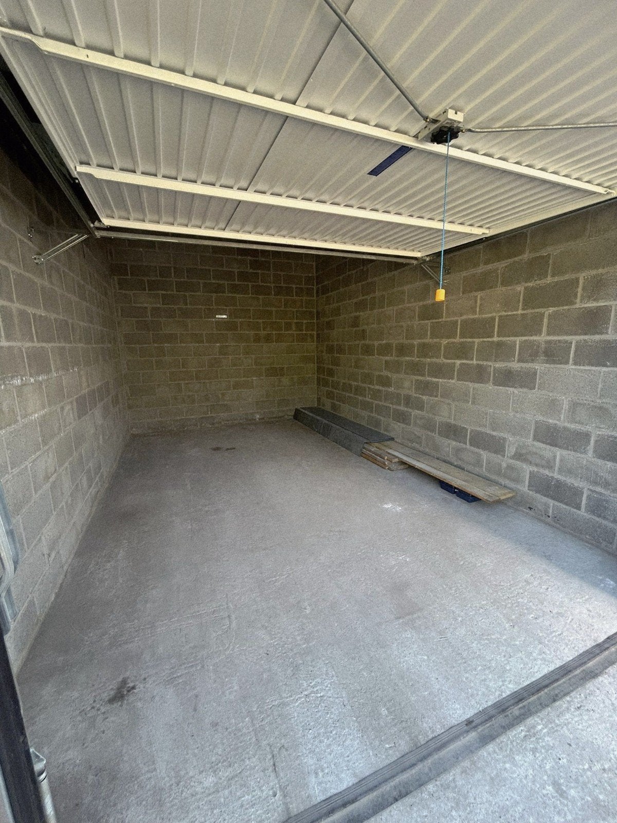 Garage Boussu taille agréable & sécurisé, Immo