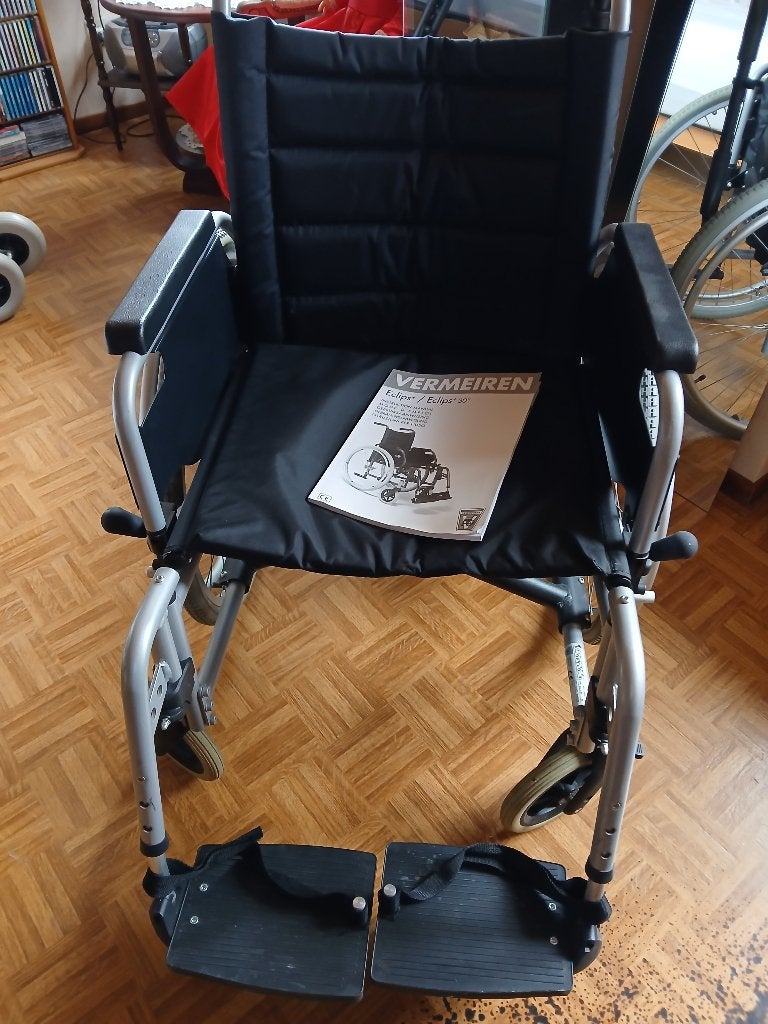 Eenvoudige opklapbare rolstoel met voetsteunen Vermeoren, Divers, Chaises roulantes, Enlèvement, Utilisé, Fauteuil roulant à pousser