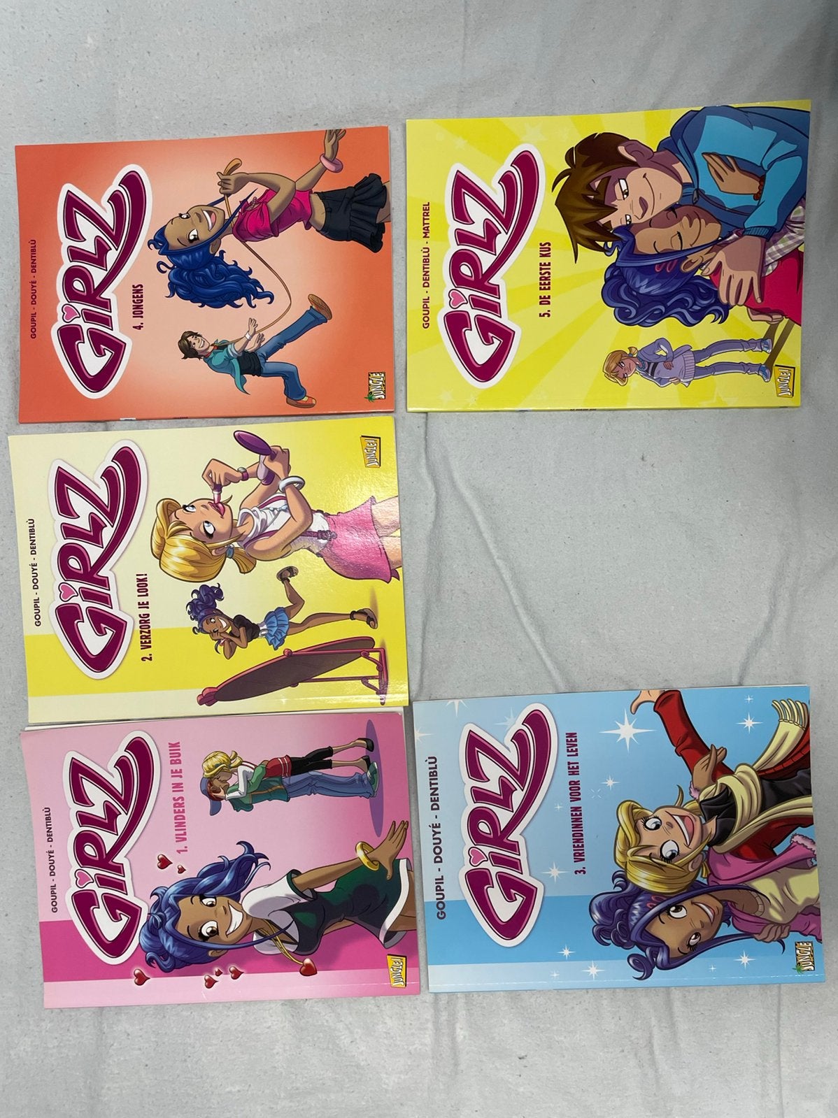 Girlz, strip 1 t/m 5, Ophalen, Sylvia Douye; Jacky Goupil
