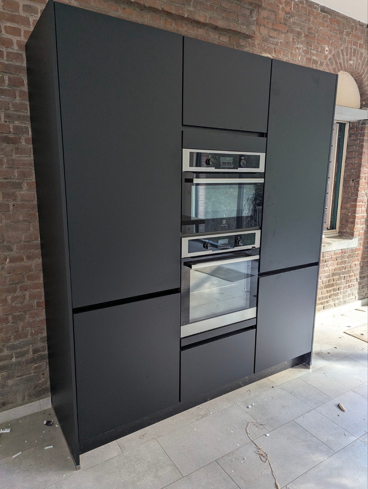 Moderne keuken met AEG / Electrolux inbouwtoestellen, Ophalen, Zwart