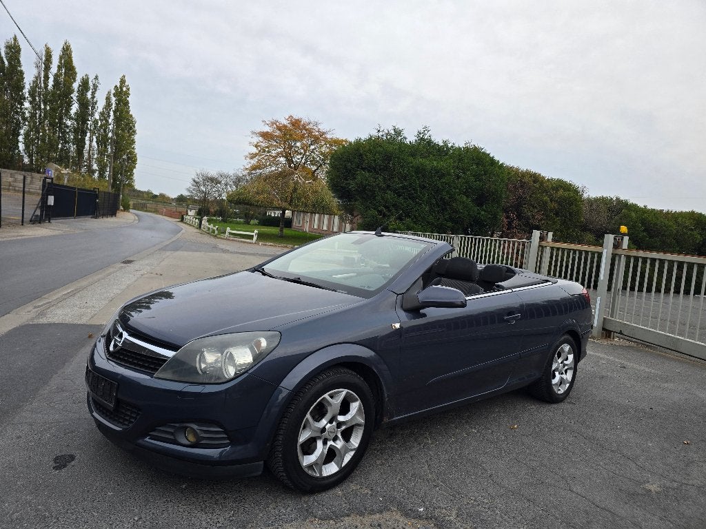Opel Astra cabrio 1.6i - 186 000km - 02/2007, Auto's, Opel, Stof, Parkeersensor, Cabriolet, Bedrijf
