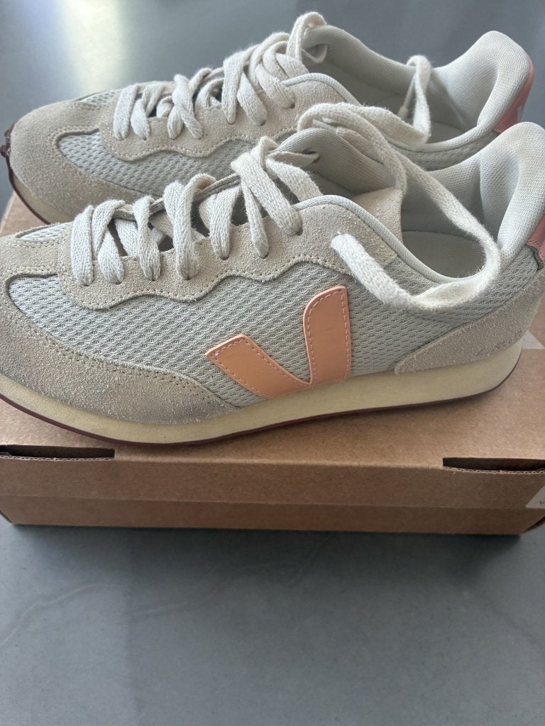 Beige sneakers van Veja maat 37, Beige, Veja, Ophalen of Verzenden, Zo goed als nieuw