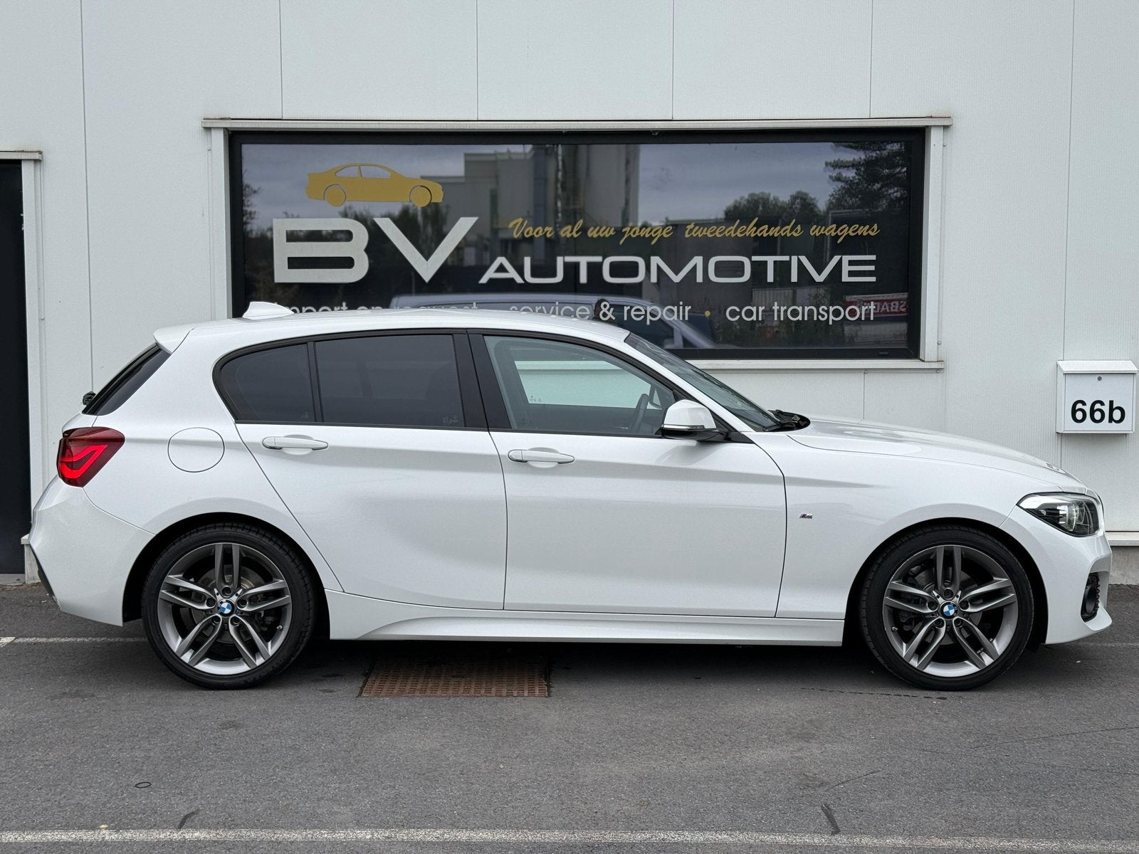BMW 118i M pack 2018 - NAVI PRO - LED - HiFi, Auto's, Wit, Leder, Bedrijf, 1500 kg