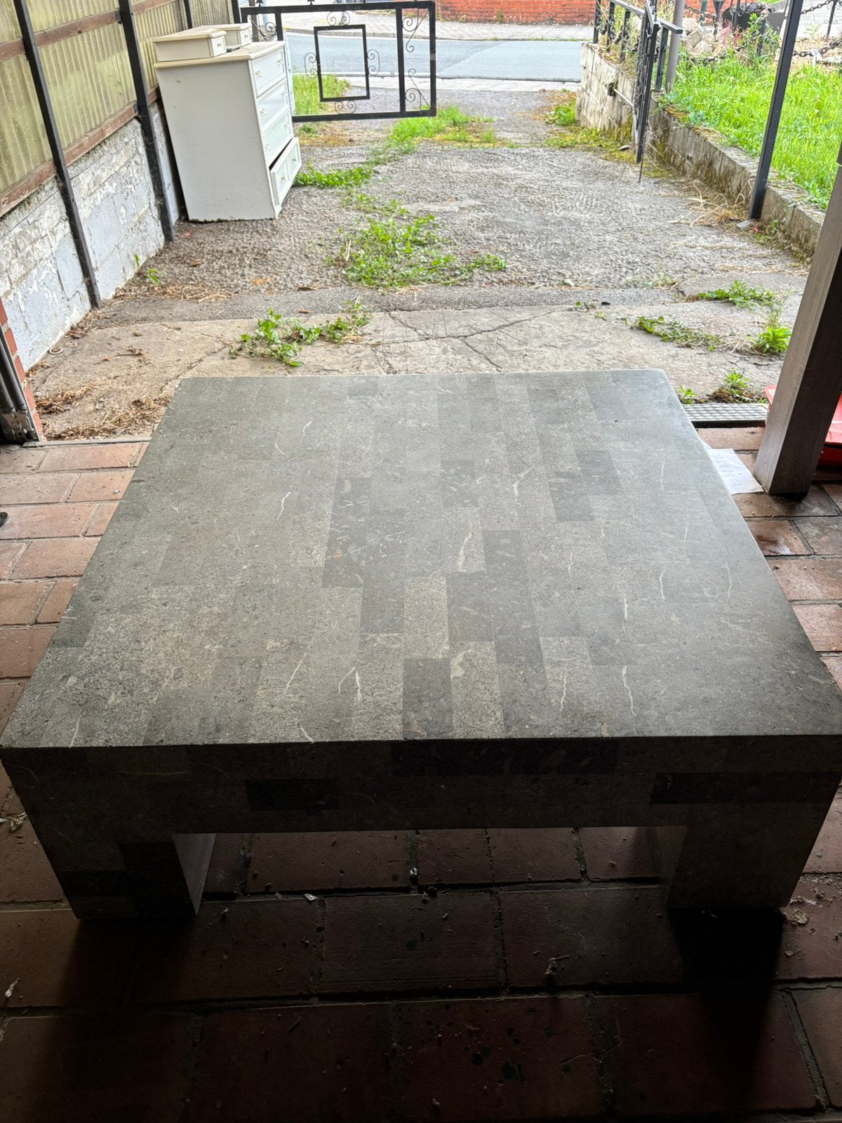 Table basse, Enlèvement, Utilisé