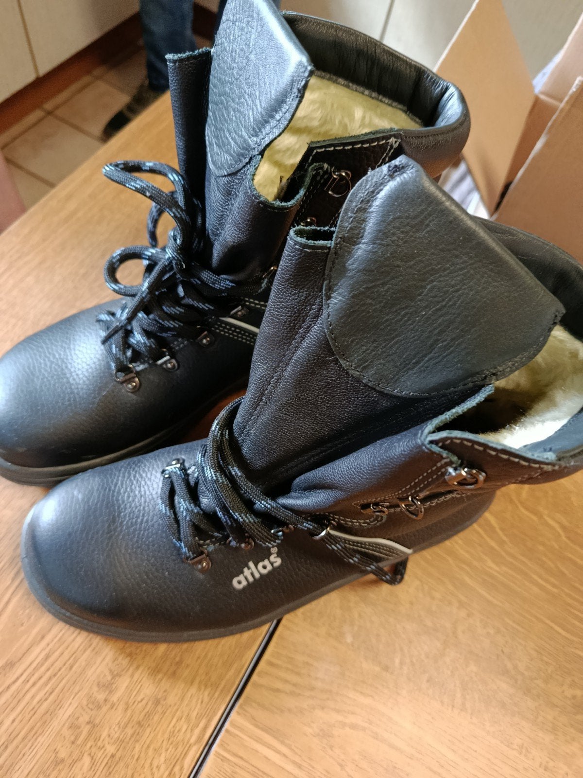 Atlas Bottines, Ophalen