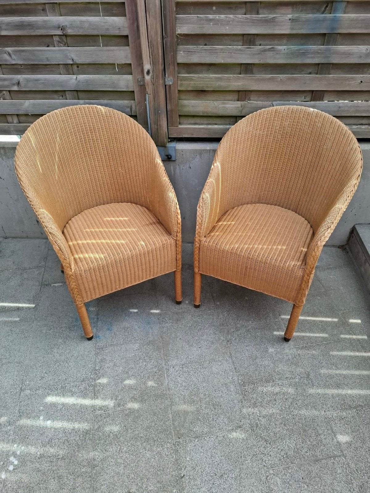 Twee rotan kuipstoelen met kussens, Huis en Inrichting, Ophalen