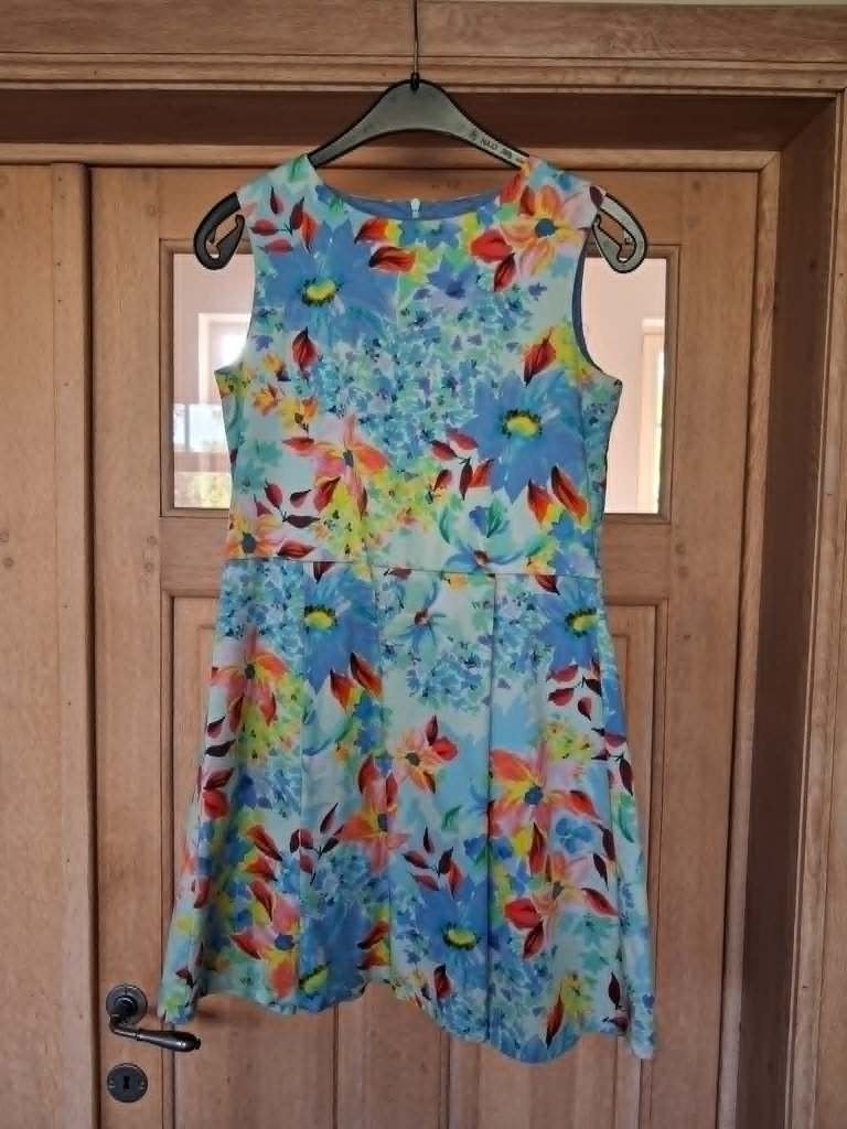 magnifique robe fleurie de Blue Bay taille 164, Enfants & Bébés, Vêtements enfant | Taille 164, Utilisé, Fille, Robe ou Jupe, Enlèvement ou Envoi