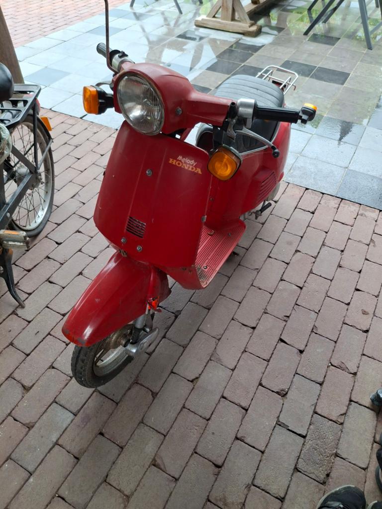 Honda melody deluxe, rode retro scooter. Te bieden, Ophalen, Gebruikt